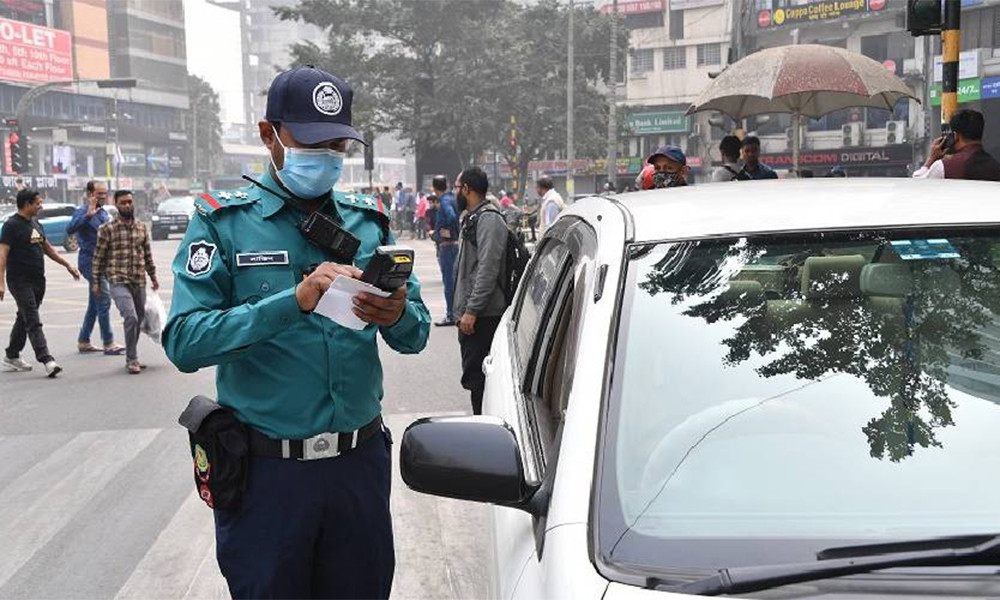 রাজধানীতে একদিনে ট্রাফিক আইন লঙ্ঘনে ২৪৪৯ মামলা