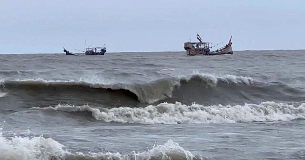 বঙ্গোপসাগরে সৃষ্ট গভীর নিম্নচাপটি এখন মোংলা বন্দর থেকে ৭২০ কিমি দূরে