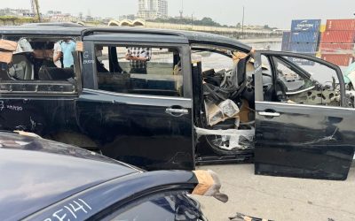 জাপান থেকে পুরোনো যন্ত্রাংশ আমদানির আড়ালে এল দুটি বিলাসবহুল গাড়ি
