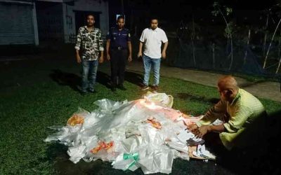 দশমিনায় সড়কের পাশে পড়ে ছিল ১ লাখ টাকার পলিথিন