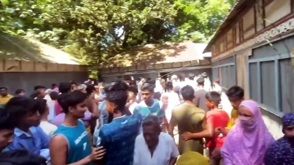 কুমিল্লায় মা ও ভাতিজিকে কুপিয়ে হত্যা করল যুবক, ভাবির অবস্থা আশঙ্কাজনক
