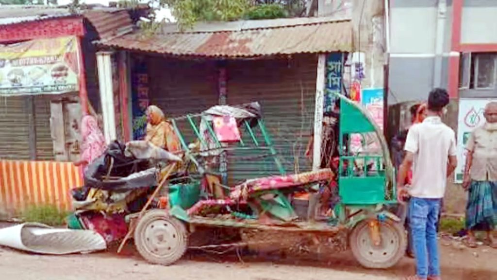 গাজীপুরে ট্রাক-অটোরিকশার সংঘর্ষে নিহত ৩, আহত ৩