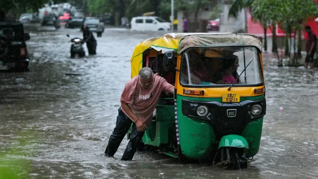 ভারতে ভয়াবহ বৃষ্টি-বন্যা-ধসে নিহত অন্তত ৫৬