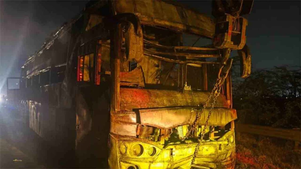 ভারতের উত্তরপ্রদেশে পর্যটকবাহী স্লিপার বাসে আগুন লেগে ৯ যাত্রীর মৃত্যু