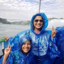 মেয়েকে নিয়ে নায়াগ্রা জলপ্রপাতে বাঁধন