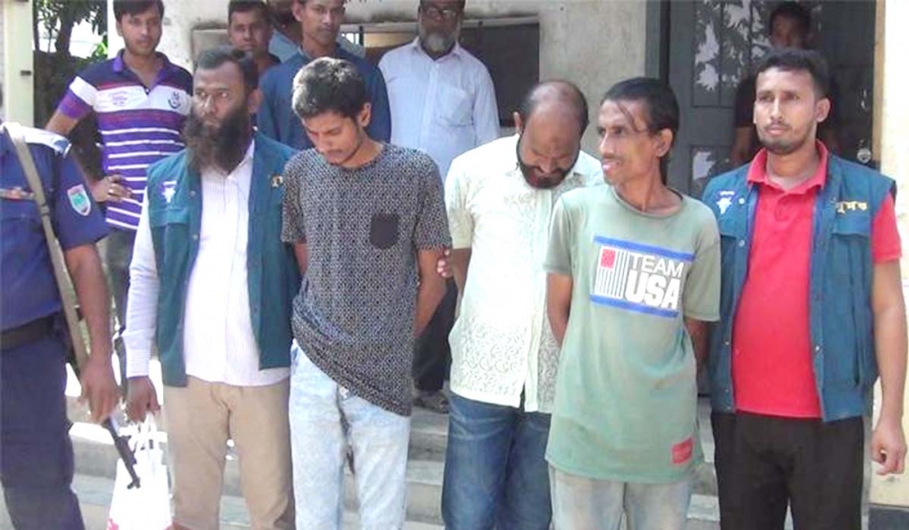 চুয়াডাঙ্গায় বিআরটিএ অফিসে দুদুকের অভিযান
