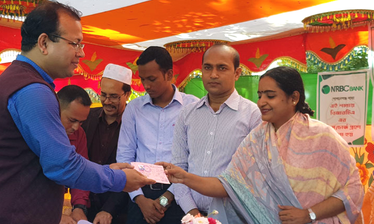 হয়রানি ও ঘুষ ছাড়াই ড্রাইভিং লাইসেন্স পেলেন গোপালগঞ্জের এক হাজার চালক