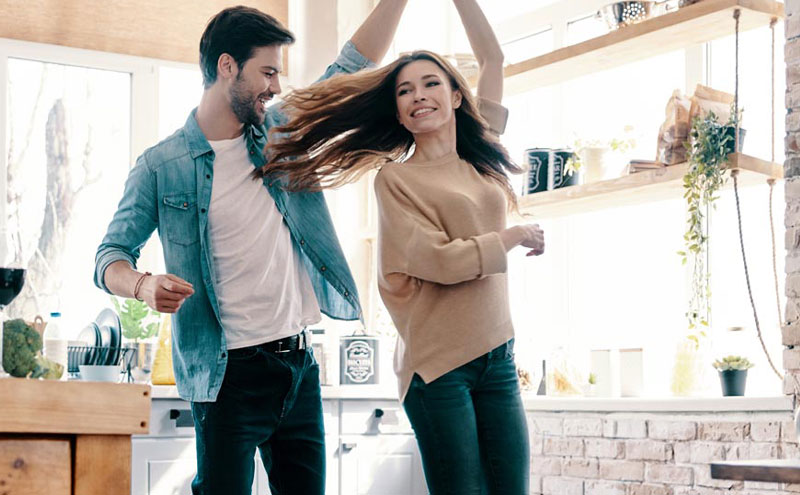 প্রেমের সম্পর্ক যেভাবে চাঙা রাখবেন