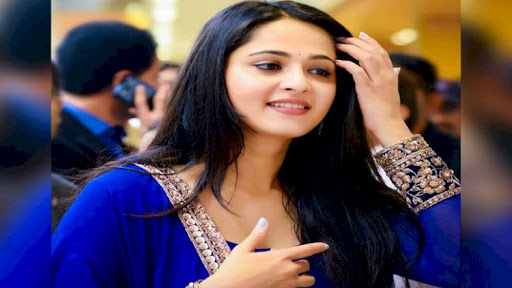 প্রেমের কথা স্বীকার করলেন আনুশকা