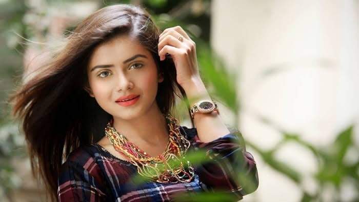 করোনায় অসহায় পরিবারের পাশে দাঁড়ালেন তানজিন তিশা