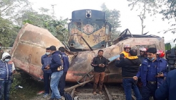 ট্রেনের ধাক্কায় বাসের ১০ জন নিহত হওয়ার ঘটনায় তদন্ত কমিটি