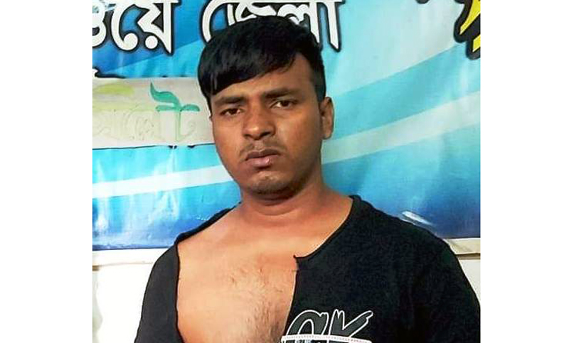 চলন্ত ট্রেনে অন্ধকার বগিতে নিয়ে তরুণীকে ধর্ষণ!