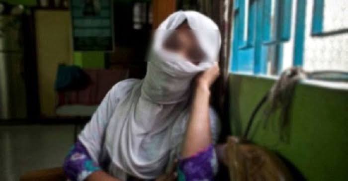 রাজশাহী রেল স্টেশন মাস্টার ধর্ষণ করলো গৃহবধূকে