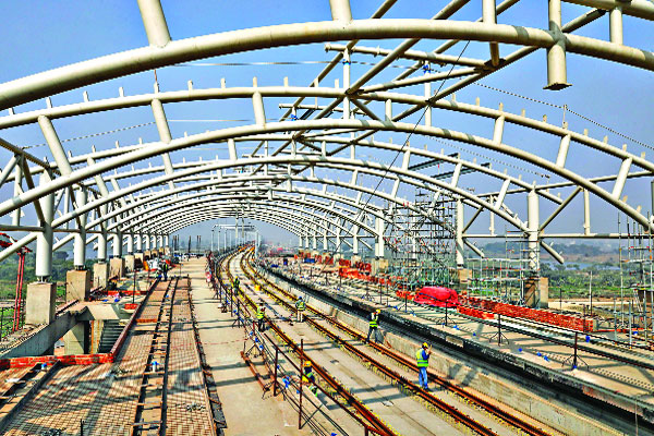 স্টেশন দৃশ্যমান, চলছে রেলট্র্যাকের কাজ