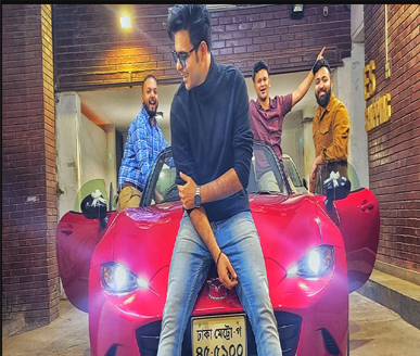 নায়ক সিয়ামের বাড়িতে এলো অর্ধকোটি মূল্যের গাড়ি