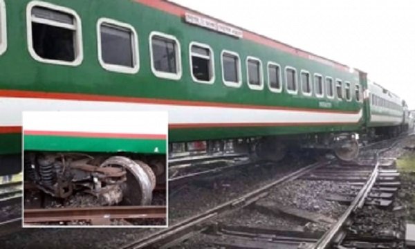বগি লাইনচ্যুত, সোয়া ৬ ঘণ্টা পর ট্রেন চলাচল স্বাভাবিক