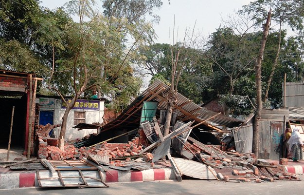 সৈয়দপুরে রেলওয়ের জায়গায় অবৈধ স্থাপনা উচ্ছেদ