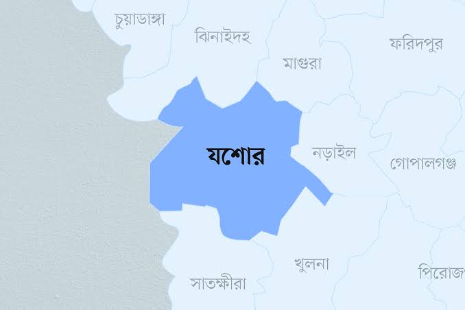 মোটরসাইকেল টেনে ৩০০ মিটার নিয়ে গেল ট্রেন, যুবক খণ্ডবিখণ্ড