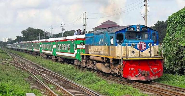 সোমবার থেকে ট্রেন চলাচল শুরু, টিকিট অনলাইনে