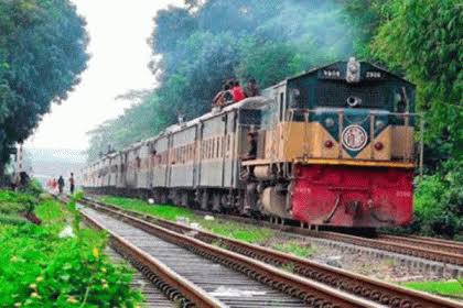 ট্রেনের ইঞ্জিনের ধাক্কায় যুবকের মৃত্যু