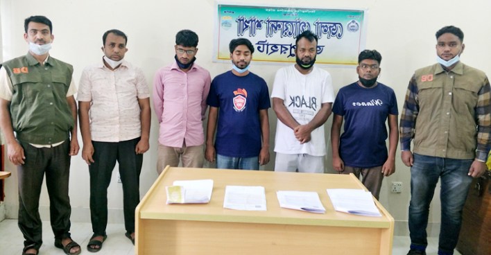 কালোবাজারে ট্রেনের টিকিট বিক্রি: আটক ৫