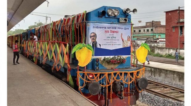 ম্যাঙ্গো স্পেশাল ট্রেনে রেলওয়ের আয় ২৬ লক্ষাধিক টাকা