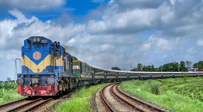 ৩ ঘণ্টা পর ঢাকা-উত্তরবঙ্গ ট্রেন চলাচল স্বাভাবিক