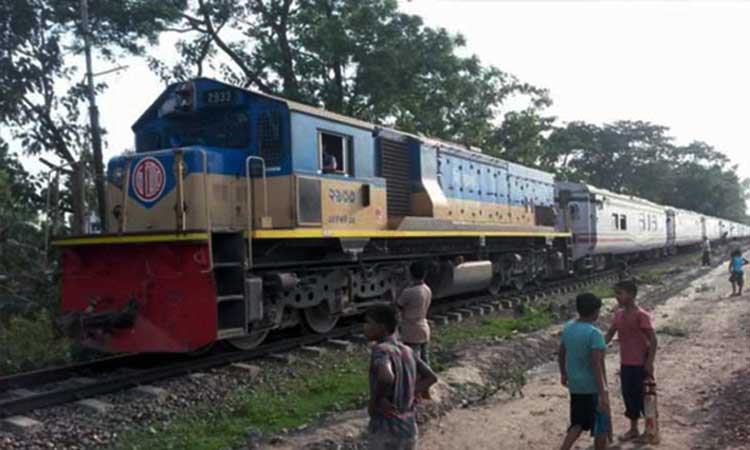 ট্রেনে পাথর ছোড়ার শাস্তি কঠিন, মামলার নজির কম