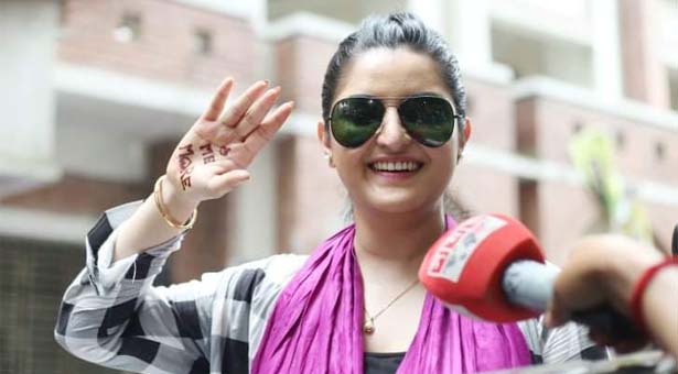 আদালতে গাড়ি ফেরত চাইলেন পরীমনি