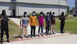 ট্রেনের ছাদে হত্যার ঘটনায় গ্রেপ্তার ৫