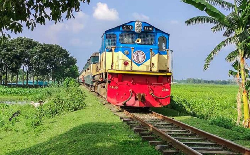 সাগরিকা ট্রেন থেকে ১০৪ ভরি স্বর্ণসহ যুবক আটক