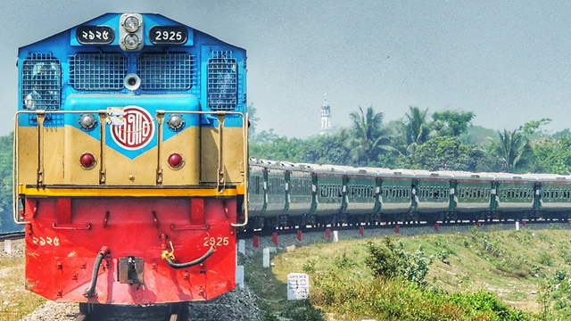 ছয় মিনিটেই ট্রেন পরিষ্কার, সাশ্রয় এক লাখ লিটার পানি