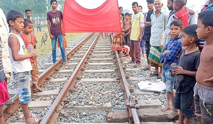শিক্ষার্থীর খবরে উড়লো পতাকা, দুর্ঘটনা থেকে রক্ষা পেলো ট্রেন