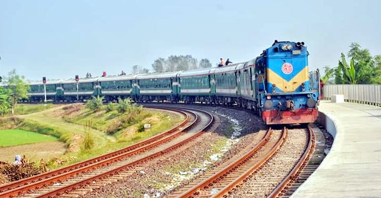 রেলের ঠিকাদারিতে নানান অনিয়ম, কাজের মান নিয়ে প্রশ্ন