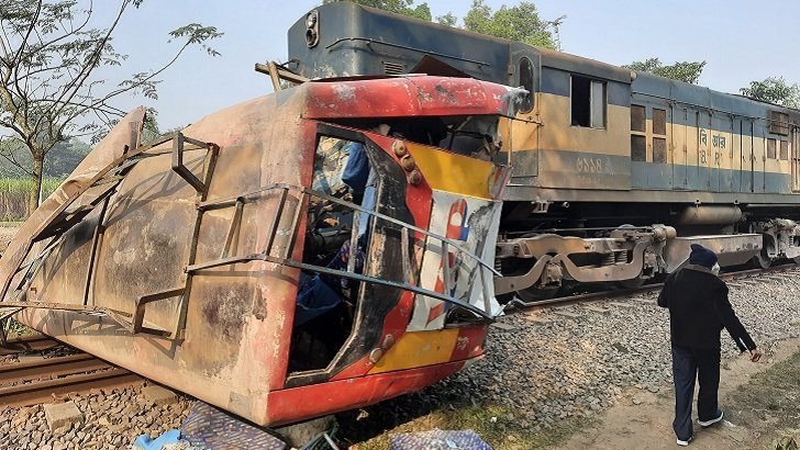 'রেল ক্রসিংয়ে দুর্ঘটনার দায় সড়ক বিভাগের'