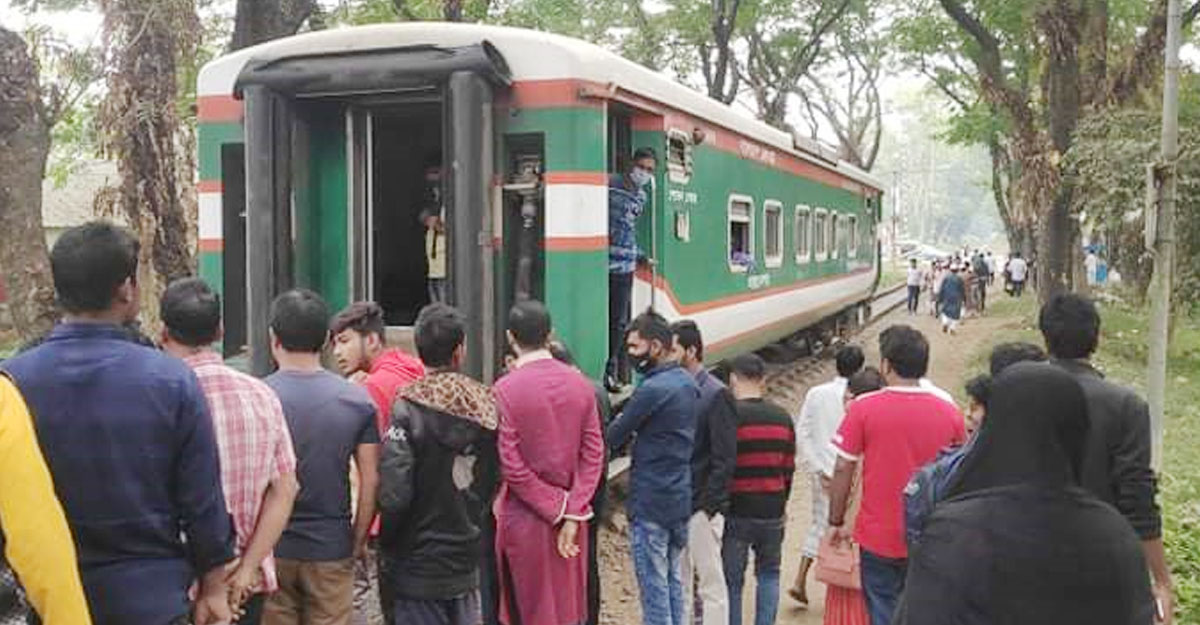 হঠাৎ বিচ্ছিন্ন বগির সংযোগ, ১ ঘণ্টা রেল যোগাযোগ বন্ধ
