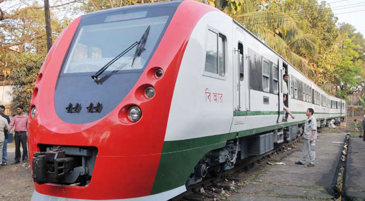 ক্রু সংকটে চট্টগ্রাম-নাজিরহাট রুটে ডেমু ট্রেন চলাচল বন্ধ