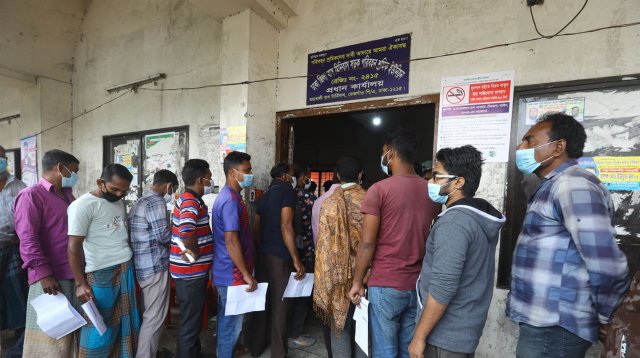 টিকা দেওয়া ‍শুরু পরিবহন শ্রমিকদের