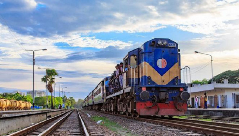  ৯ ফেব্রুয়ারি থেকে শতভাগ যাত্রী নেবে ট্রেন