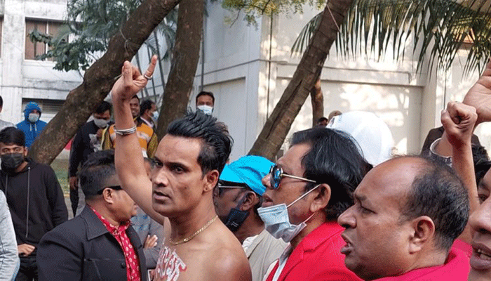 বিক্ষোভে উত্তাল এফডিসি, জায়েদ খানের অপসারণ দাবি