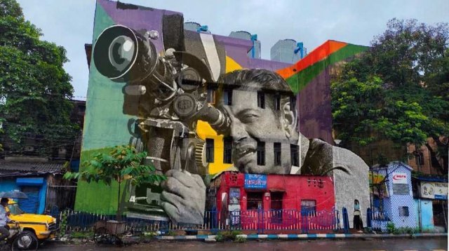  রেলওয়ে ভবনে সত্যজিৎ রায়ের প্রতিকৃতি!