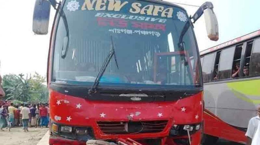 গাইবান্ধায় যাত্রীবাহী বাসচাপায় নিহত ৩