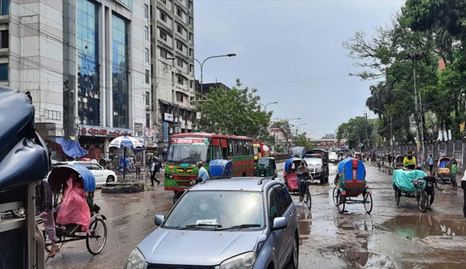 নীলক্ষেতে স্বাভাবিক যান চলাচল, খুলেছে মার্কেট