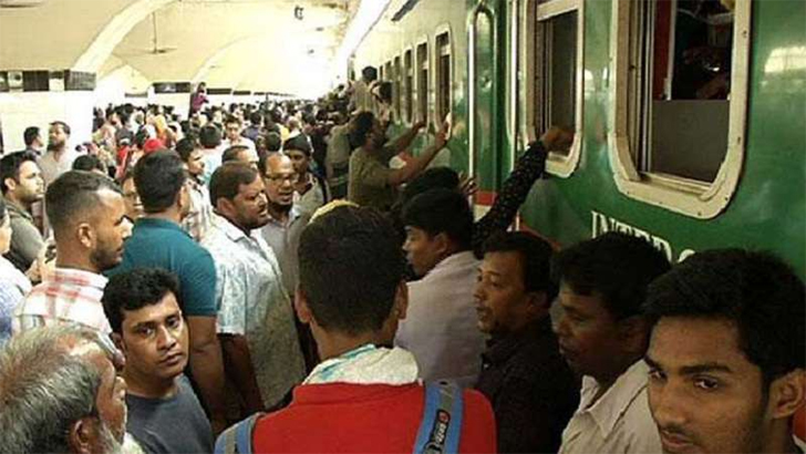 নাড়ির টানে বাড়ির পানে মানুষ,ফাঁকা হচ্ছে চট্টগ্রাম