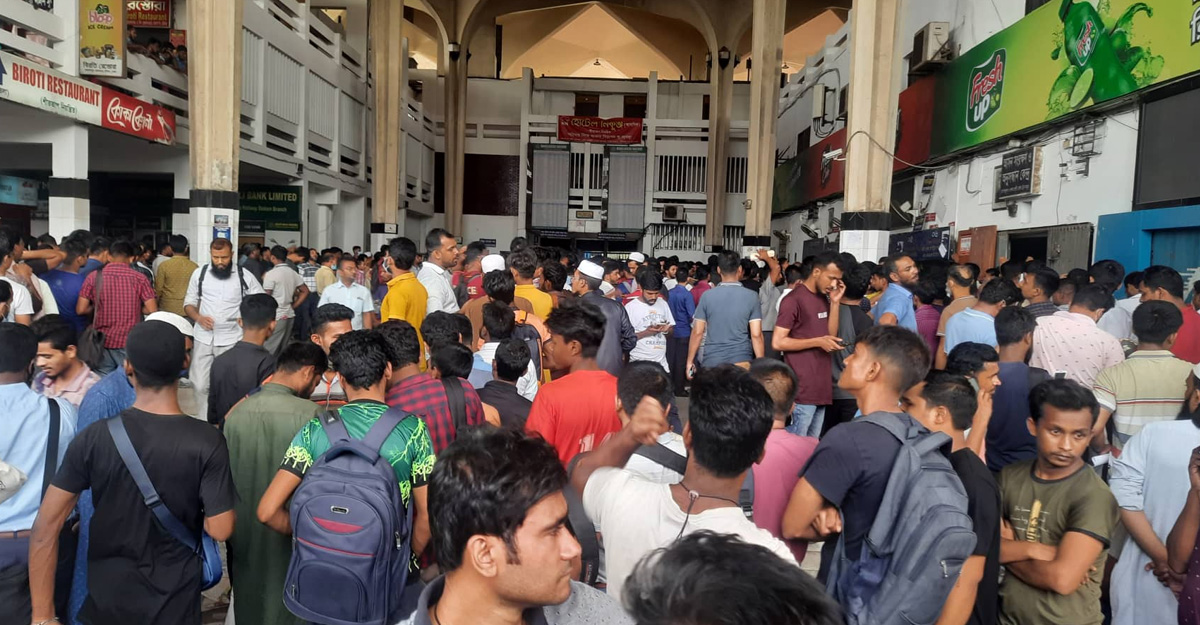 অনলাইনে ১৮ লাখ হিটে টিকিট পেয়েছেন মাত্র ১৩ হাজার যাত্রী