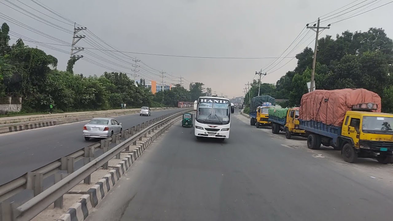 কালিয়াকৈরে ঢাকা-টাঙ্গাইল মহাসড়কে যাত্রীর চাপ কম