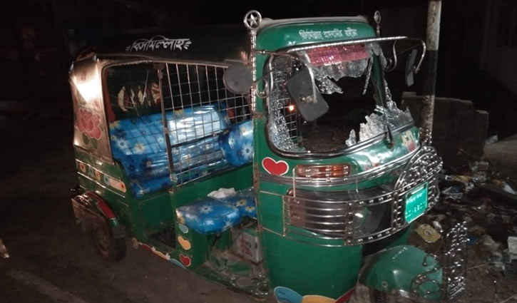 ফেসবুক পোস্টে ‘হা হা ইমোজি’ দেওয়া নিয়ে ১২টি গাড়ি ভাঙচুর