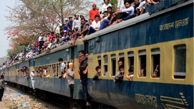 ঈদযাত্রা: ট্রেনের ছাদ থেকে পড়ে গিয়ে যুবকের মৃত্যু
