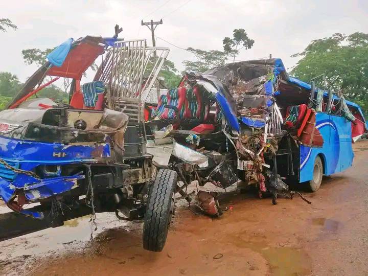 বরিশাল দুর্ঘটনা: পৌনে ২ ঘণ্টা দেরিতে ছাড়ে গাড়ি, ত্রুটি ছিল ইঞ্জিনে