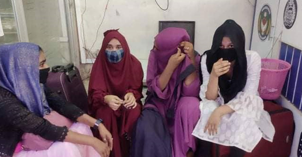 বেনাপোল বন্দর দিয়ে দেশে ফিরলেন ভারতে পাচার হওয়া পাঁচ নারী
